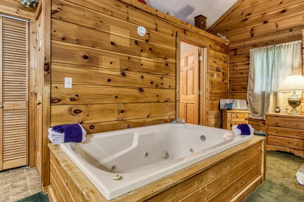 Forever Yours, Hot Tub, 1089 Of Free Attraction Tickets For Each Paid Day, Dollywood And More Pigeon Forge Exterior photo