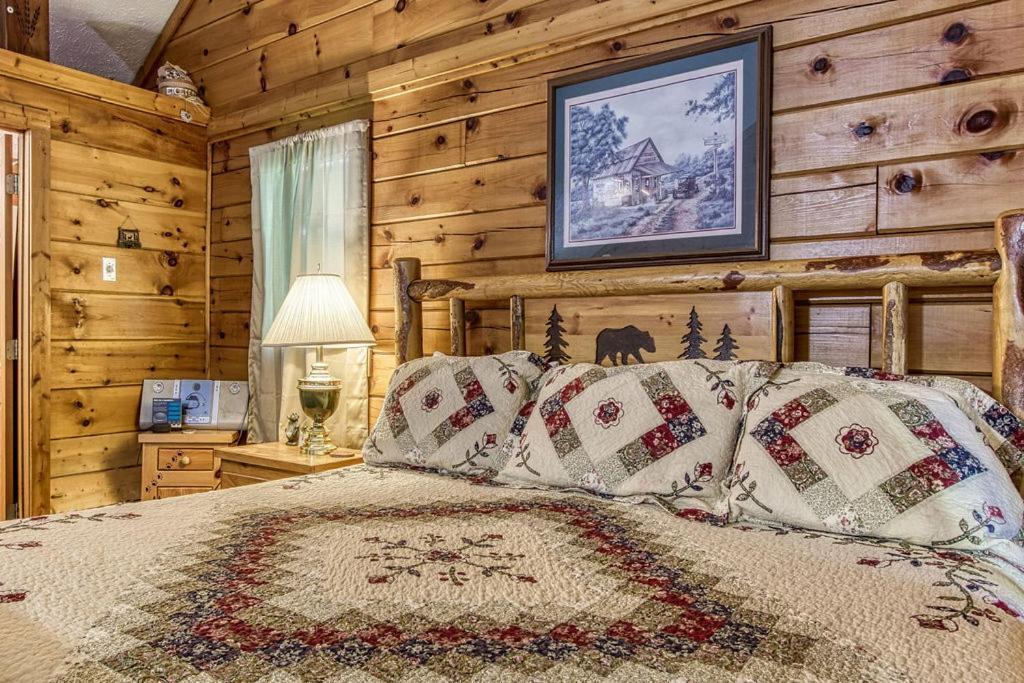 Forever Yours, Hot Tub, 1089 Of Free Attraction Tickets For Each Paid Day, Dollywood And More Pigeon Forge Exterior photo