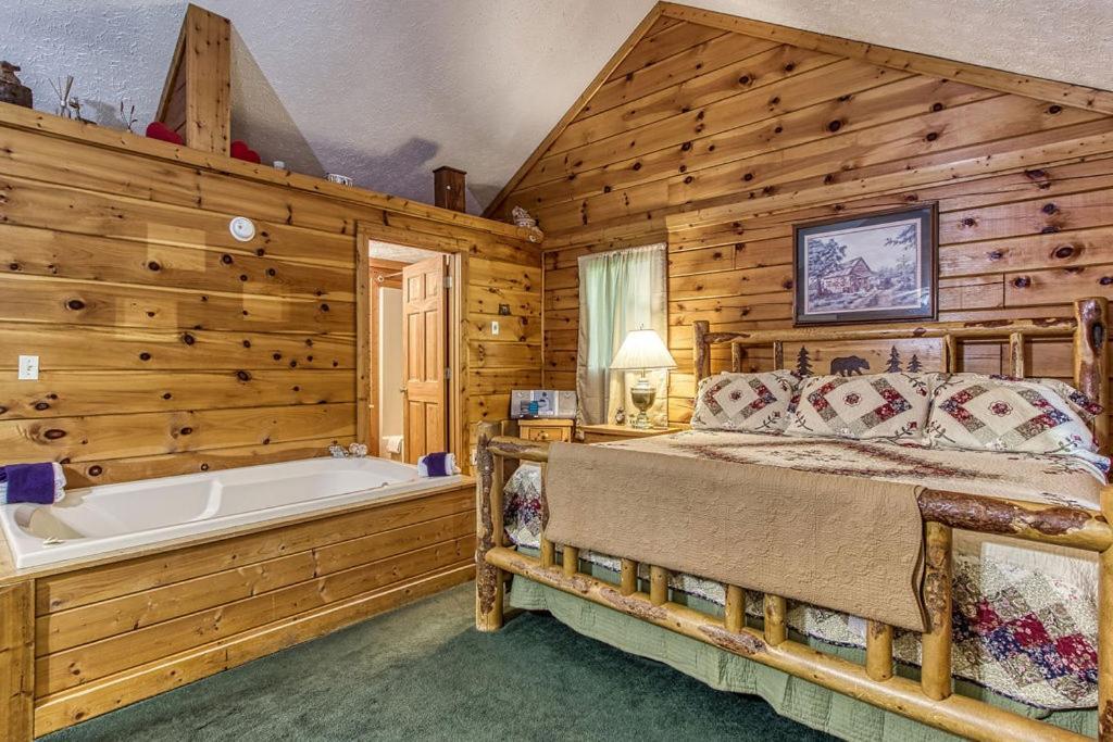 Forever Yours, Hot Tub, 1089 Of Free Attraction Tickets For Each Paid Day, Dollywood And More Pigeon Forge Exterior photo