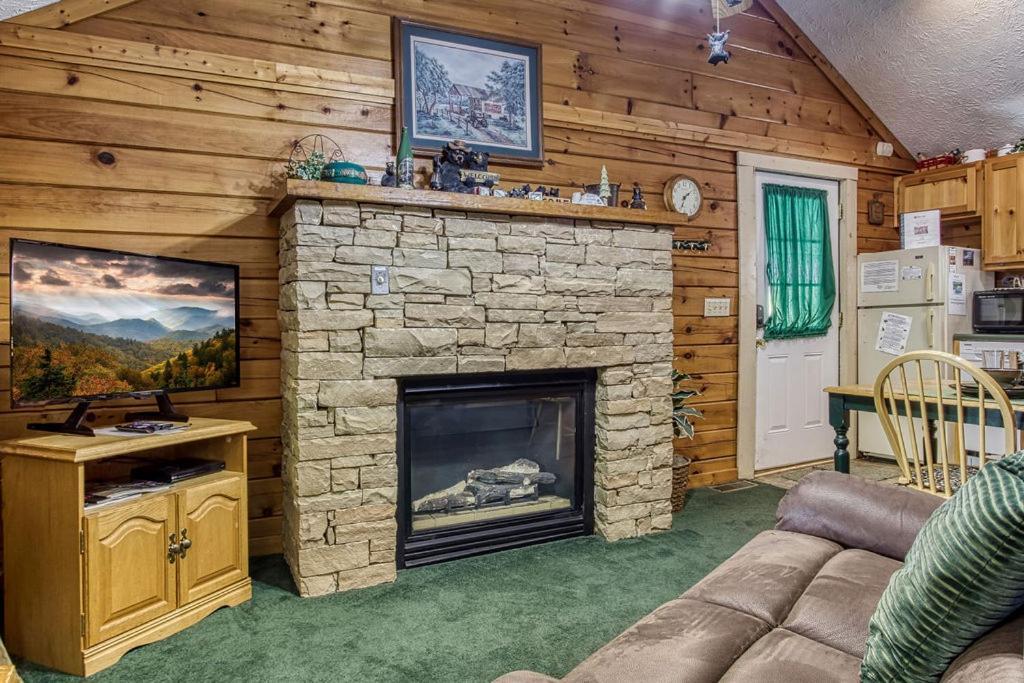 Forever Yours, Hot Tub, 1089 Of Free Attraction Tickets For Each Paid Day, Dollywood And More Pigeon Forge Exterior photo