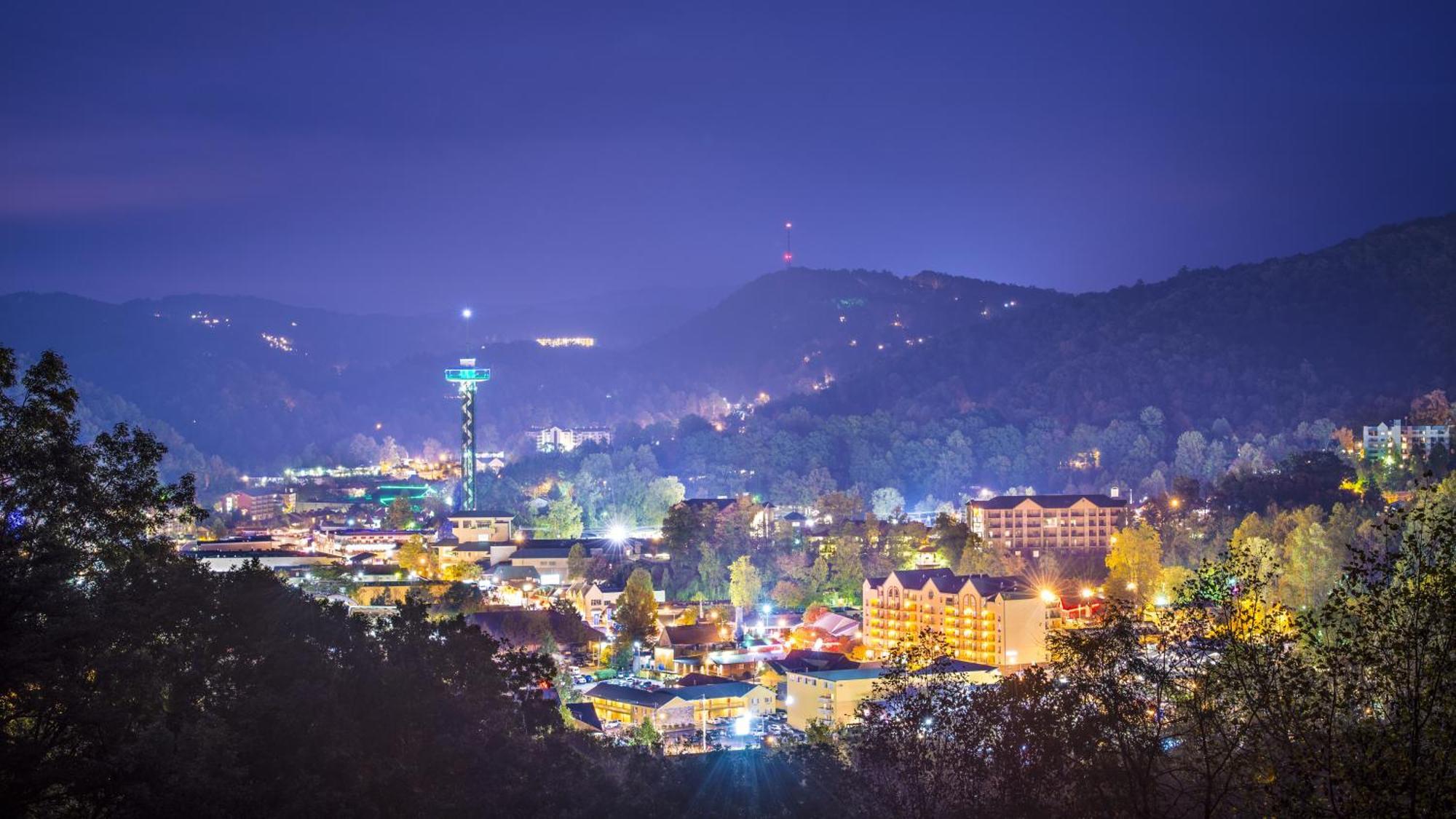 Forever Yours, Hot Tub, 1089 Of Free Attraction Tickets For Each Paid Day, Dollywood And More Pigeon Forge Exterior photo