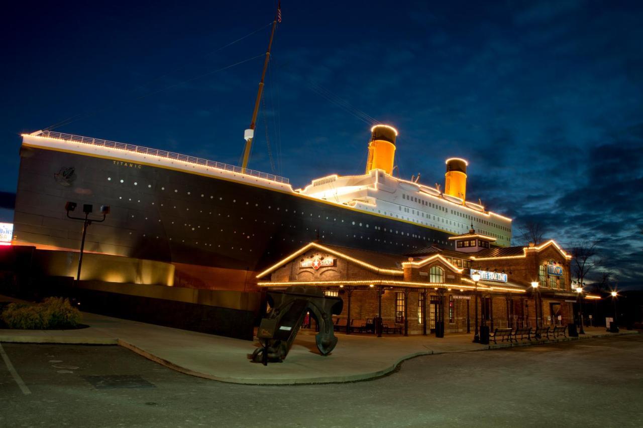 Forever Yours, Hot Tub, 1089 Of Free Attraction Tickets For Each Paid Day, Dollywood And More Pigeon Forge Exterior photo